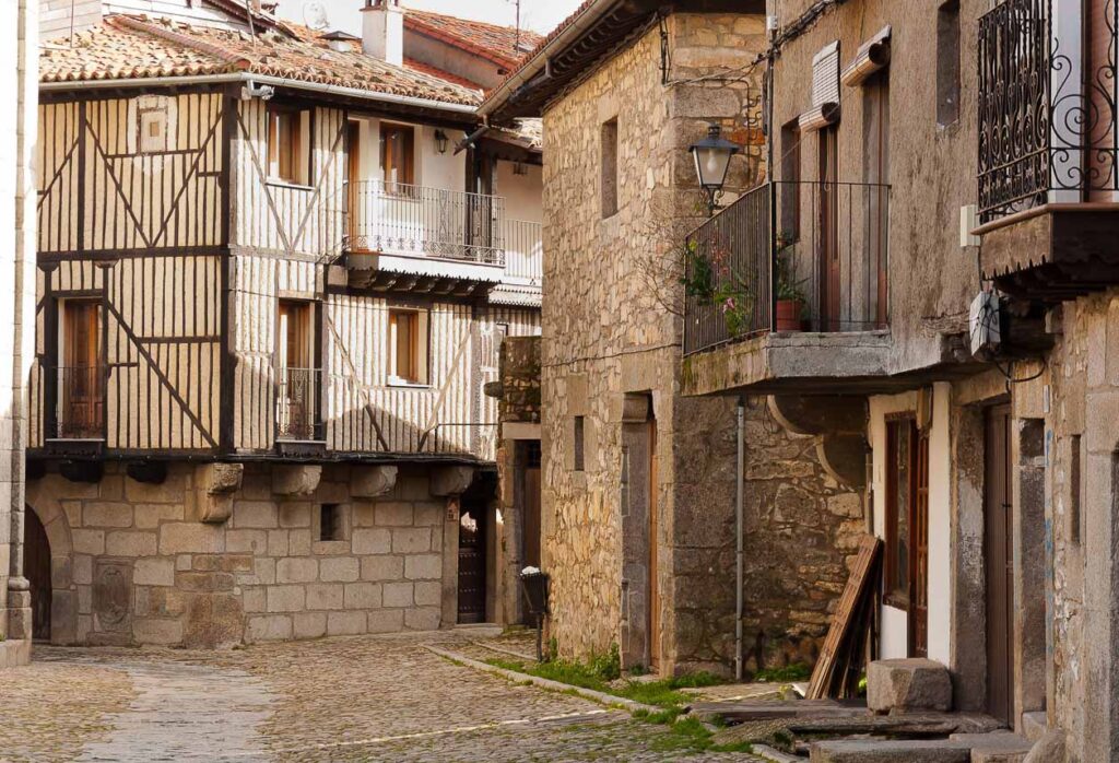 a alberca casco historico calle empedrada