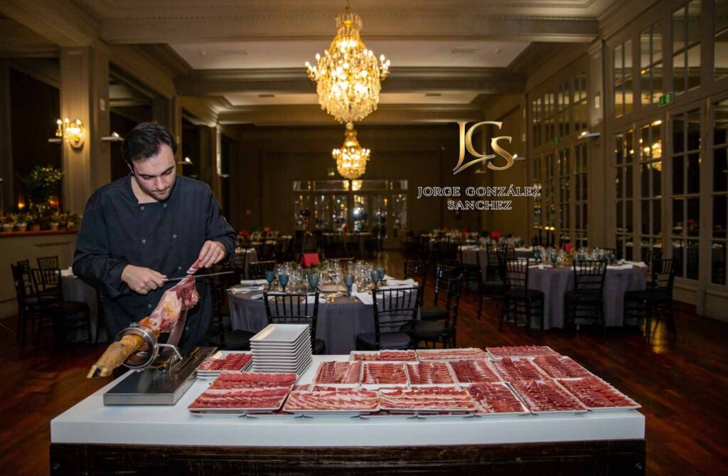 maestro cortando jamon a cuchillo jorge gonzalez sanchez